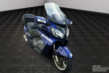 SUZUKI BURGMAN 650 – MAXI-SKUTER, KTÓRY ŁĄCZY KOMFORT, STYL I NIEZAWOD